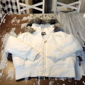 Dereon White Quilted Puffer Bomber Jacket with Faux Fur Hood Trim